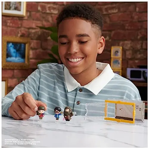 Set de Figuras Mágicas Harry Potter: Incluye Harry, Hagrid, Dudley y Estuche de Exhibición - imagen 3