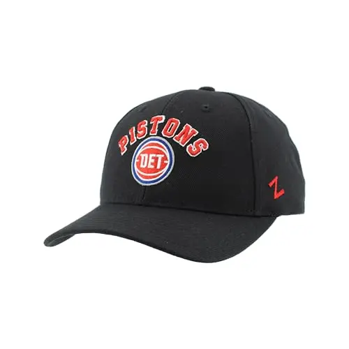 Gorra Competitor Negra Detroit Pistons - Ajustable y con Bordado 3D